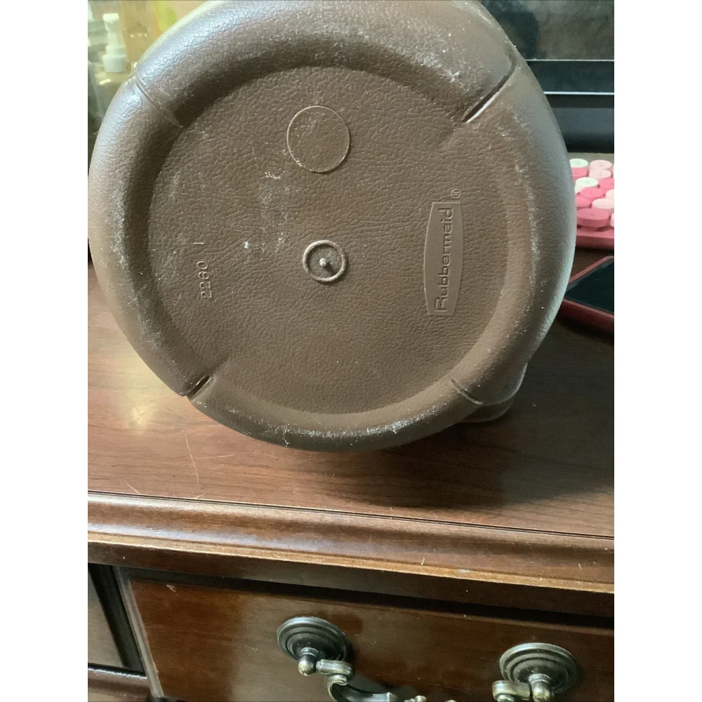 Vintage 1970's Classic Rubbermaid Brown Insulated Ice Bucket